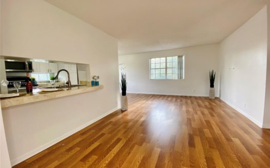 8842 SW 3rd St, Pembroke Pines, FL 33025