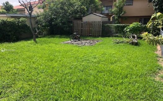 11542 SW 5th St, Sweetwater, FL 33174