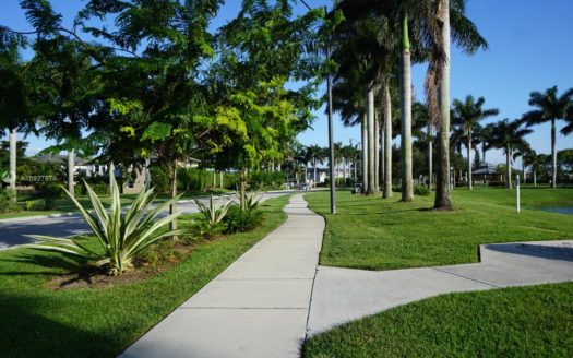 132 SE 28th Pl, Homestead, FL 33033