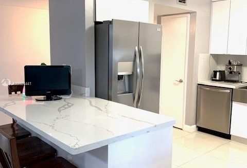 9110 Fontainebleau Blvd, Miami, FL 33172