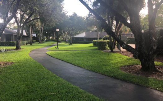 343 Fairway Cir, Weston, FL 33326