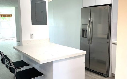 9700 Sunrise Lakes Blvd, Sunrise, FL 33322