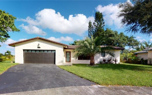 7609 NW 40th Ct, Coral Springs, FL 33065