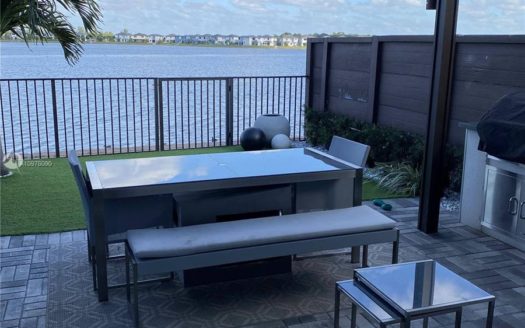 15855 NW 90th Ct, Miami Lakes, FL 33018