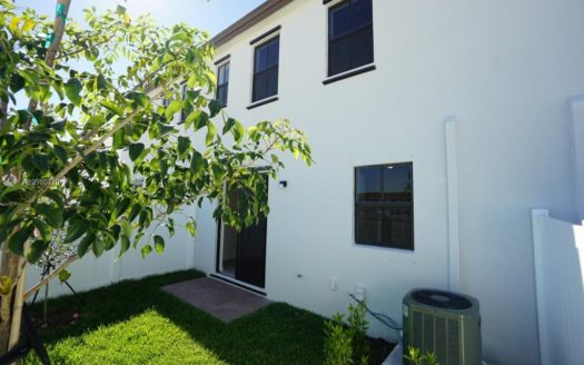 11011 W 33rd Ln, Hialeah, FL 33018