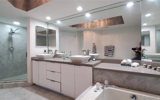 16485 Collins Ave, Sunny Isles Beach, FL 33160