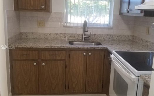 8450 Sunrise Lakes Blvd, Sunrise, FL 33322