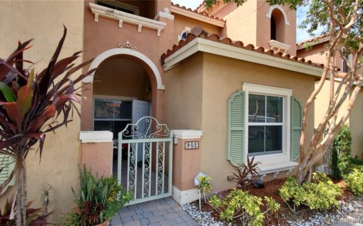 902 SW 143rd Ter, Pembroke Pines, FL 33027