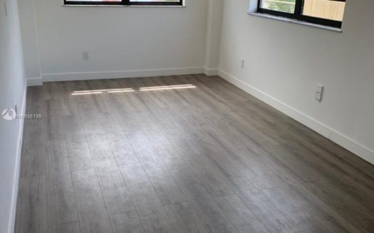 925 SW 75th Ave, Miami, FL 33144