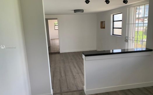 925 SW 75th Ave, Miami, FL 33144