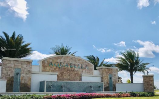 10919 W 33rd Ln, Hialeah, FL 33018