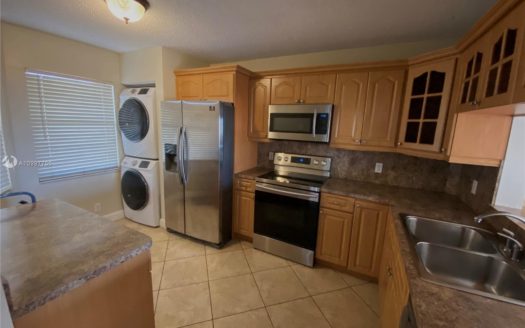 1100 SW 128th Ter, Pembroke Pines, FL 33027