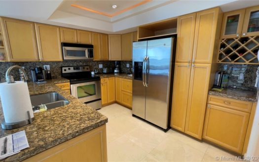 520 Brickell Key Dr, Miami, FL 33131