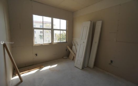 10902 NW 83rd St, Doral, FL 33178