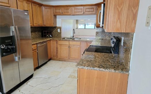 2704 NW 104th Ave, Sunrise, FL 33322