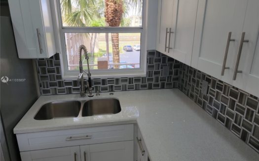 8510 Sunrise Lakes Blvd, Sunrise, FL 33322