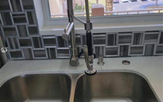 8510 Sunrise Lakes Blvd, Sunrise, FL 33322