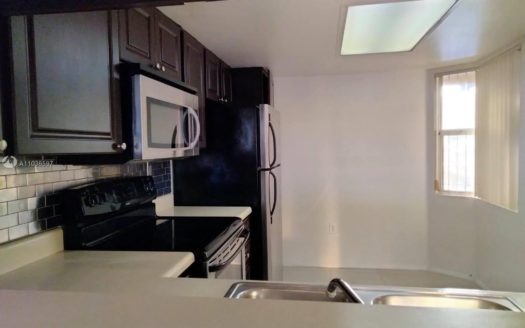 855 SW 113th Way, Pembroke Pines, FL 33025