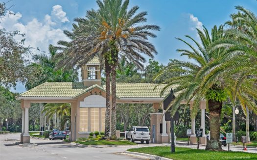 1058 Golden Cane Dr, Weston, FL 33327