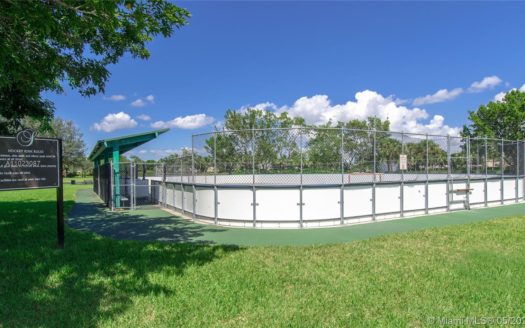 1058 Golden Cane Dr,  Weston, FL 33327-2425