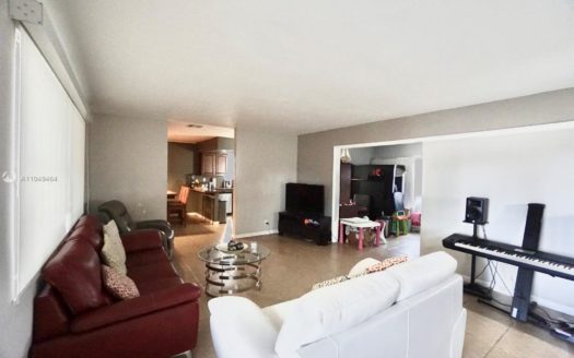 4751 NW 4th Ct, Plantation, FL 33317