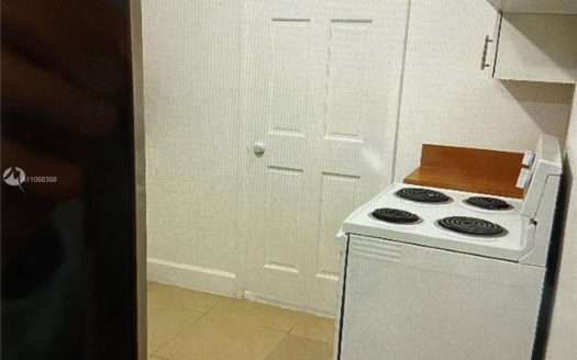 1739 A Dewey, Hollywood, FL 33020-6118