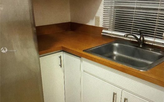 1739 A Dewey, Hollywood, FL 33020-6118