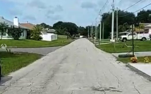 950 SW McDevitt Ave, Port St. Lucie, FL 34953