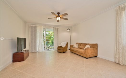 1058 Golden Cane Dr, Weston, FL 33327