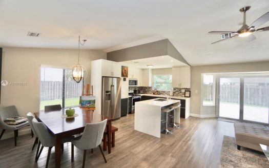 3207 NW 104th Ter, Sunrise, FL 33351