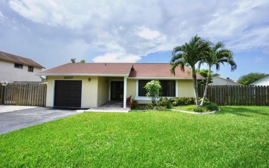 3207 NW 104th Ter, Sunrise, FL 33351