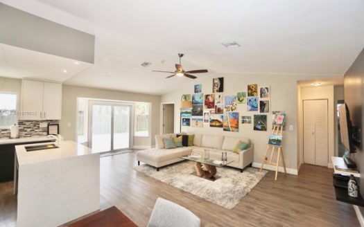 3207 NW 104th Ter, Sunrise, FL 33351