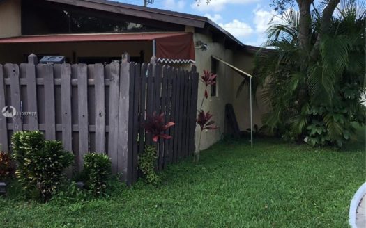 495 Briarwood Cir, Hollywood, FL 33024