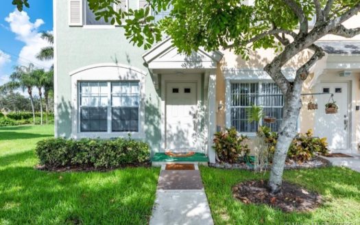 19 Whitehead Cir, Weston, FL 33326