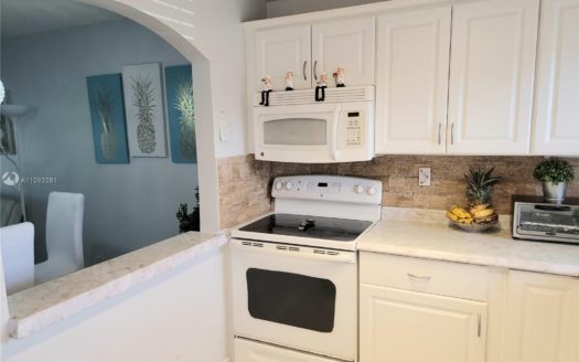 9041 Sunrise Lakes Blvd, Sunrise, FL 33322