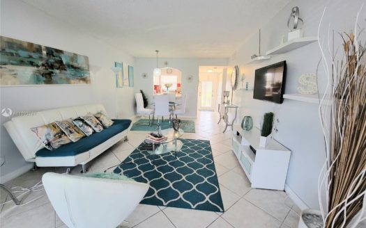 9041 Sunrise Lakes Blvd, Sunrise, FL 33322