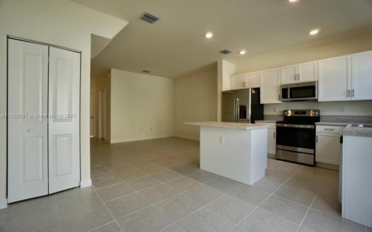 3432 W 113 Place, Hialeah, FL 33018