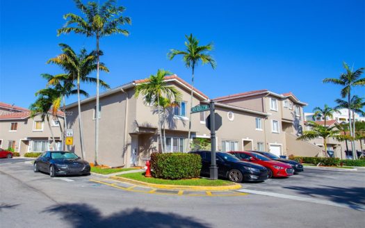 143 Riviera Cir #143, Weston, FL 33326-3113