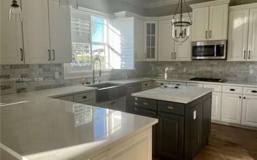 8551 Lakeside Bnd, Parkland, FL 33076-2882