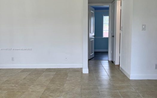 406 Lakeside Dr #117, Margate, FL 33063-7653