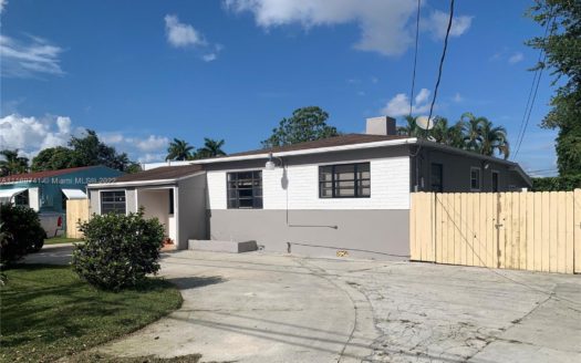 925 SW 75th Ave, Miami, FL 33144-4413