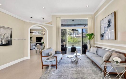 2538 Eagle Run Dr,  Weston, FL 33327-1526