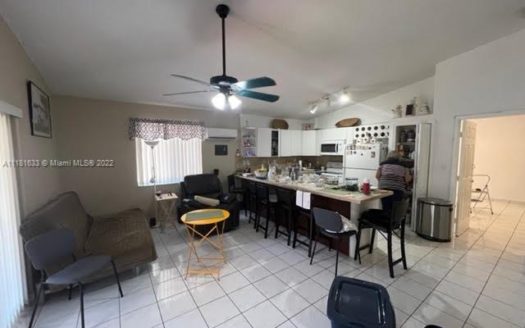 7402 W 32nd Ave, Hialeah, FL 33018-5212