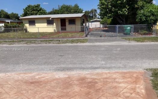 8520 NW 31st Ct,  Miami, FL 33147-4038