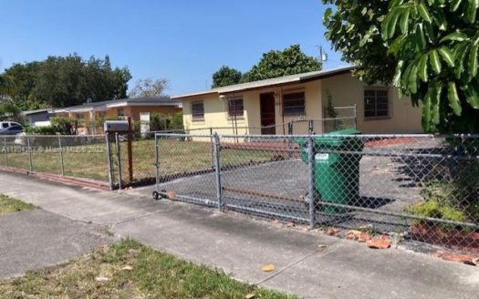 8520 NW 31st Ct,  Miami, FL 33147-4038