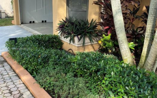 1645 Lakeshore Cir #HOUSE,  Weston, FL 33326-2365