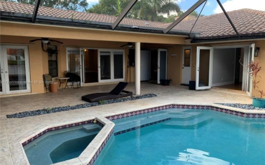 1645 Lakeshore Cir #HOUSE,  Weston, FL 33326-2365