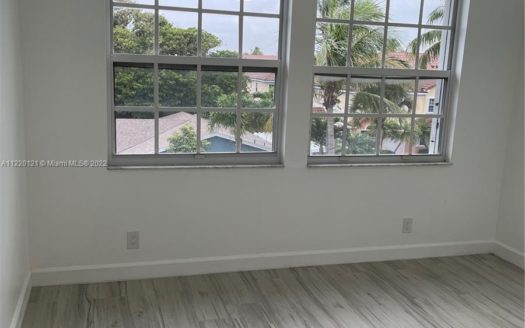 1998 NE 7th St #104,  Deerfield Beach, FL 33441-3781