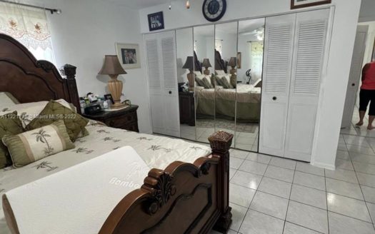 6707 NW 71st Ct,  Tamarac, FL 33321-5447