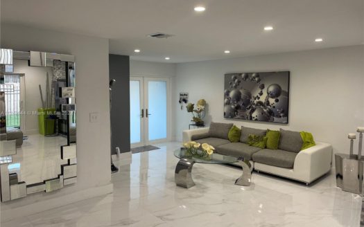 10532 SW 22ND LN,  Miami, FL 33165